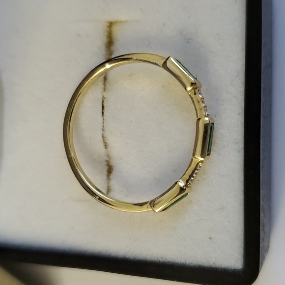 ‘Emerald Trio Elegance’ Sterling Silver 925 Emerald Minimalist Ring - Picture 2 of 8